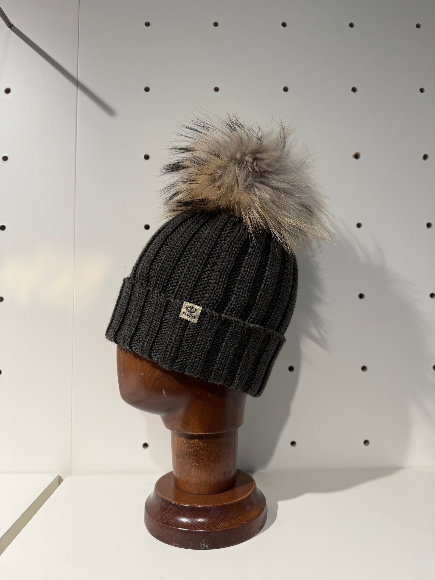 Cappello di Lana Regina con Pompon